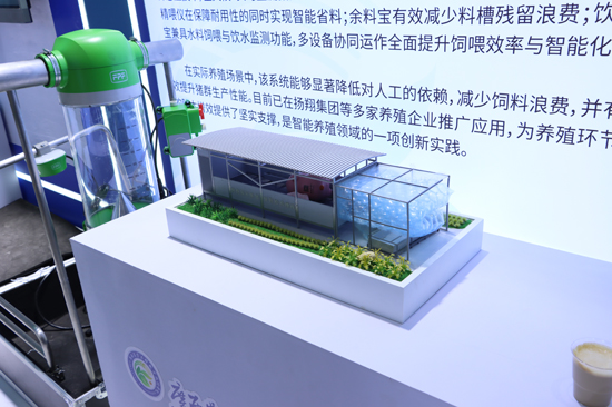 精準飼喂三件套、移動豬場科技小院。陳坤攝