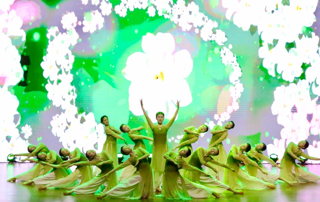 舞蹈《茉莉花》。盧奇翔攝