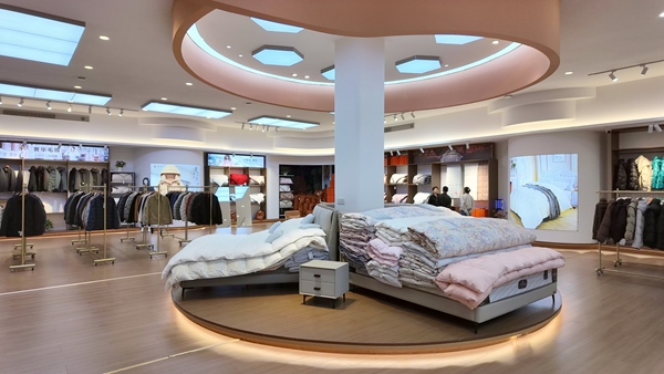 各種羽絨產(chǎn)品。劉志寧攝