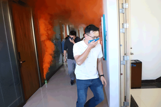 消防演練現(xiàn)場(chǎng)。戴肖玲攝