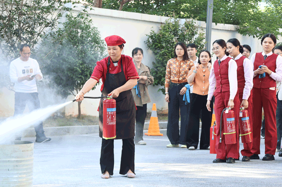 消防演練現(xiàn)場(chǎng)。崇左公司供圖