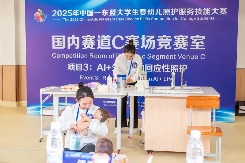 國內(nèi)賽道“AI+生活中的回應(yīng)性照護”比賽現(xiàn)場。廣西幼師供圖