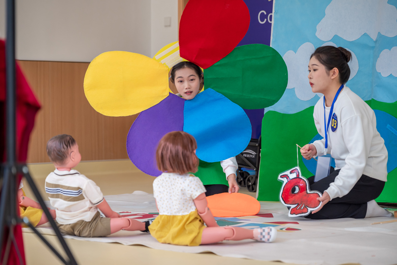 國內(nèi)賽道“AI+閱讀中的回應(yīng)性照護”比賽現(xiàn)場。廣西幼師供圖