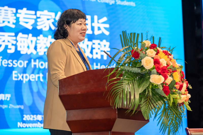 北京師范大學(xué)學(xué)前教育研究所所長洪秀敏教授致辭。廣西幼師供圖