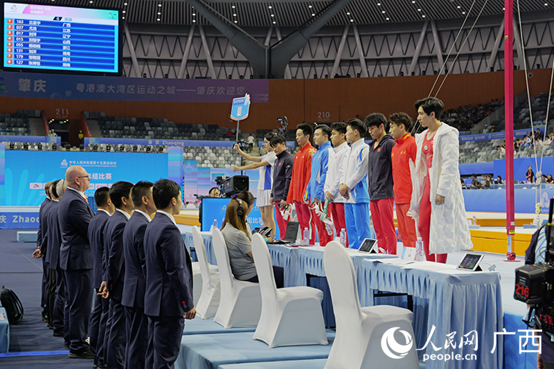 選手入場。人民網(wǎng) 梁章暉攝