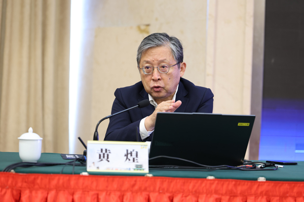 黃煌教授正在授課。肖勝蘭攝