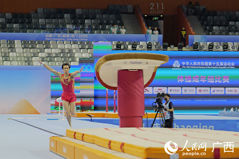 黃明淇跳馬比賽現(xiàn)場。人民網(wǎng) 梁章暉攝