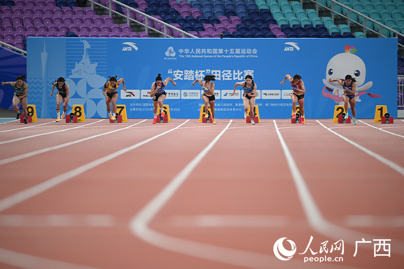 比賽開始。人民網(wǎng) 雷琦竣攝