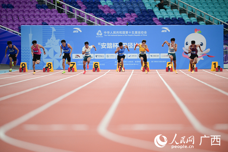 起跑瞬間。人民網(wǎng) 雷琦竣攝