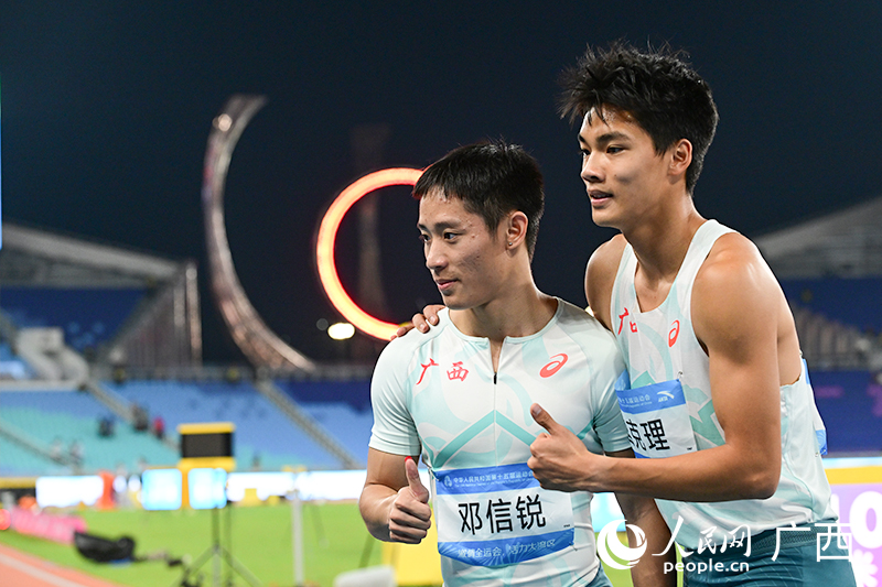 曾克理與鄧信銳賽后合影。人民網(wǎng) 雷琦竣攝