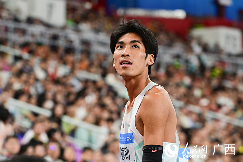 劉德助成功晉級(jí)男子1500米決賽。人民網(wǎng) 雷琦竣攝