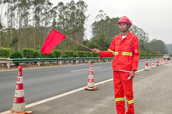 安全員配備設(shè)備主機(jī)。謝思帆攝