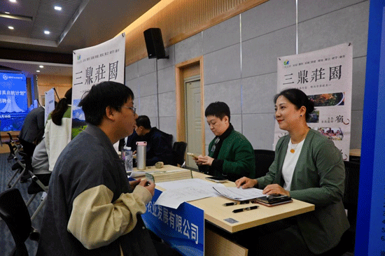 園林菁英啟航計(jì)劃公益項(xiàng)目廣西站企業(yè)招聘會(huì)活動(dòng)現(xiàn)場(chǎng)。鄧光浩攝