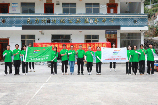 實(shí)踐團(tuán)在元力村開(kāi)展實(shí)踐活動(dòng)留影。伍梓萱攝