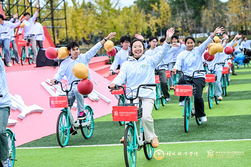 學(xué)生們進(jìn)行暖場(chǎng)表演。桂林旅游學(xué)院供圖