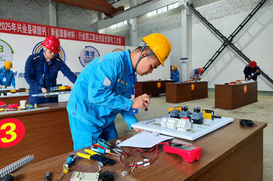 電工比賽現(xiàn)場。趙維梅攝