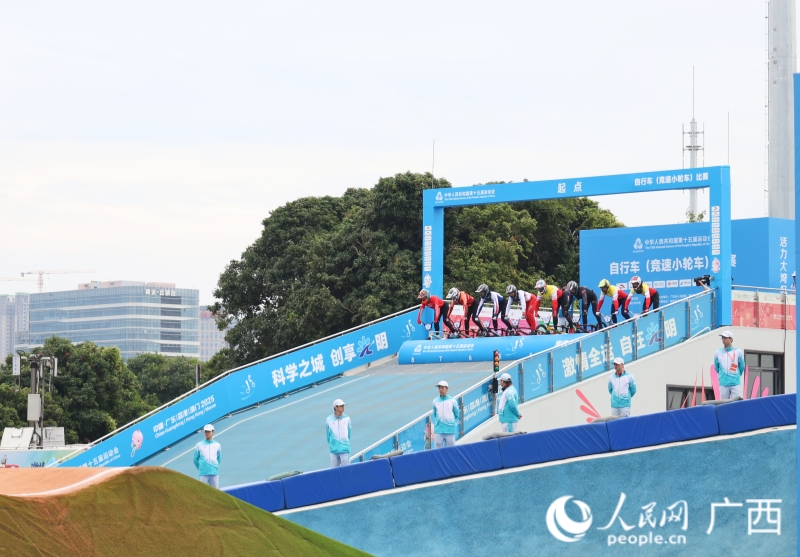 競速小輪車比賽現(xiàn)場。人民網(wǎng) 韋歡攝