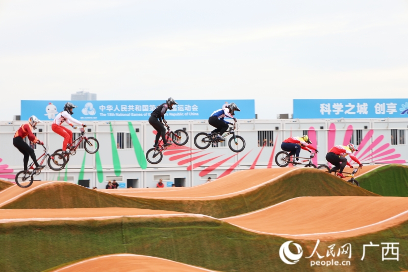 廣西選手李文濤在比賽中。人民網(wǎng) 韋歡攝