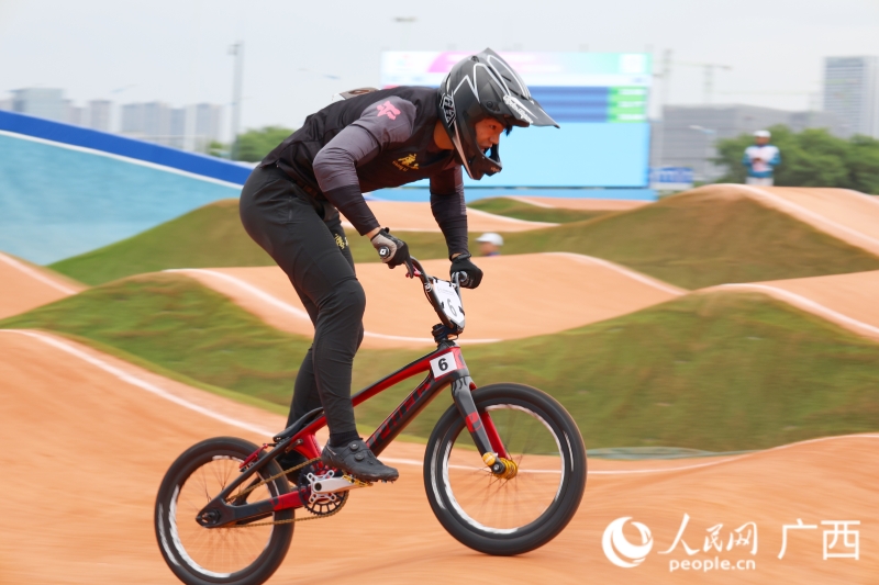 廣西選手李文濤在比賽中。人民網(wǎng) 韋歡攝