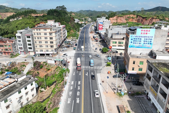 省道205線北流市新豐鎮(zhèn)路口整治后。盧晰攝