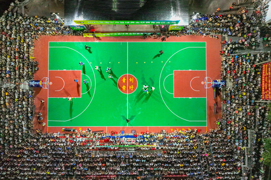 2025南寧市籃球黃金聯(lián)賽青秀區(qū)主場(chǎng)熱鬧非凡。李嘉瑋攝