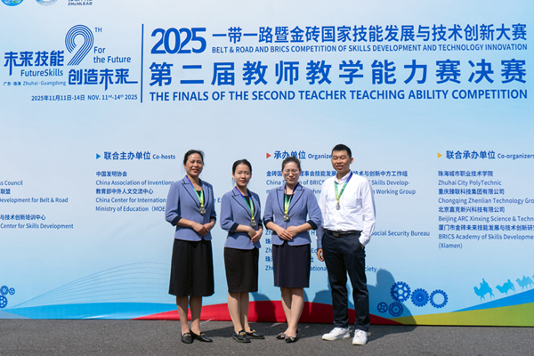 《鋼結(jié)構(gòu)》教學(xué)團(tuán)隊(duì)。學(xué)校供圖