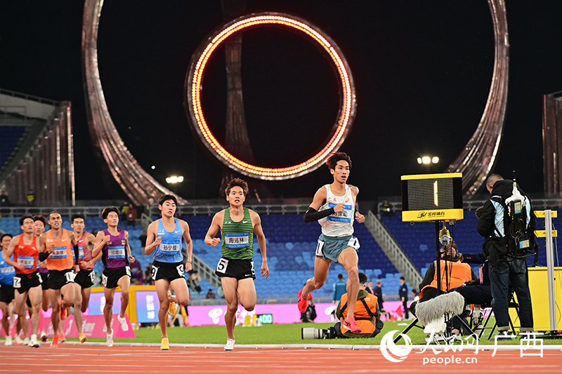 廣西隊(duì)劉德助在比賽中保持領(lǐng)先位置。人民網(wǎng) 雷琦竣色號(hào)