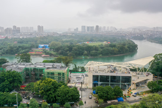 1.正在建設(shè)中的藝展中心(梁力升攝)