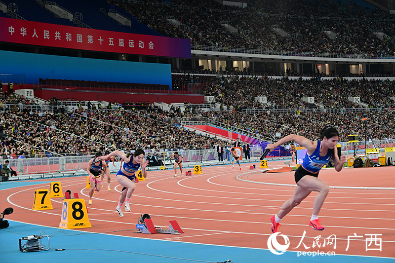 女子4X100米接力決賽在廣州舉行。人民網 雷琦竣攝