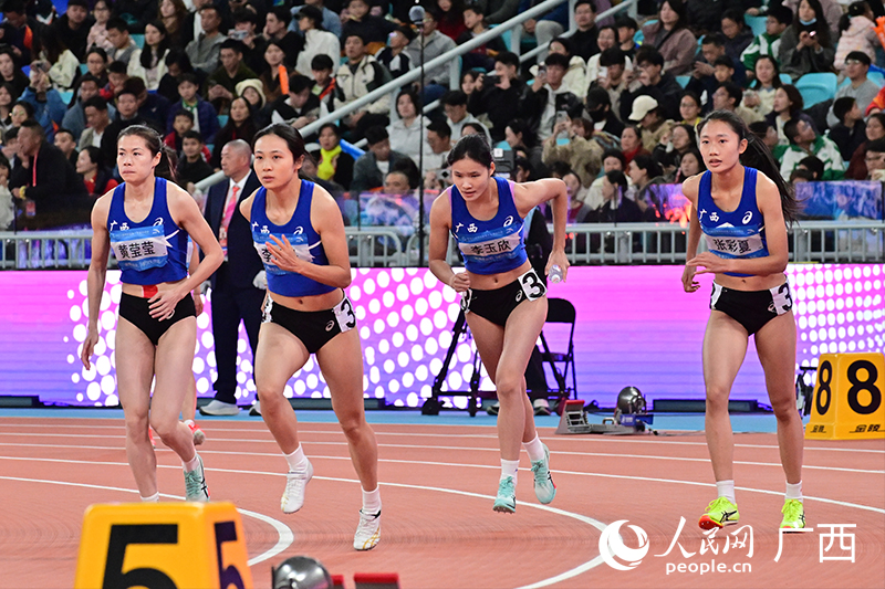 廣西隊選手入場。人民網(wǎng) 雷琦竣攝