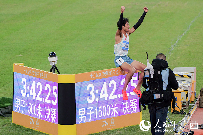 劉德助強勢奪冠。人民網(wǎng) 梁章暉攝