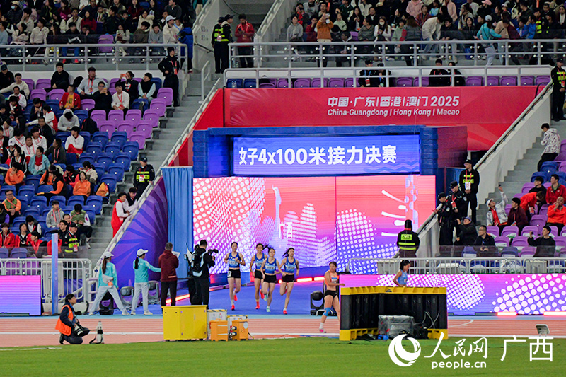 廣西隊選手出場。人民網 梁章暉攝