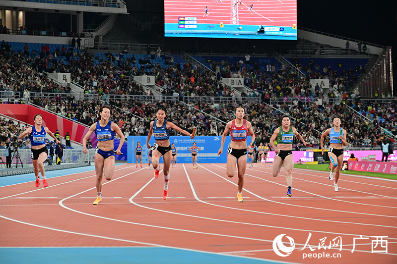 比賽現(xiàn)場。人民網 雷琦竣攝