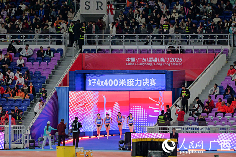 廣西隊(duì)出場(chǎng)。人民網(wǎng) 梁章暉攝