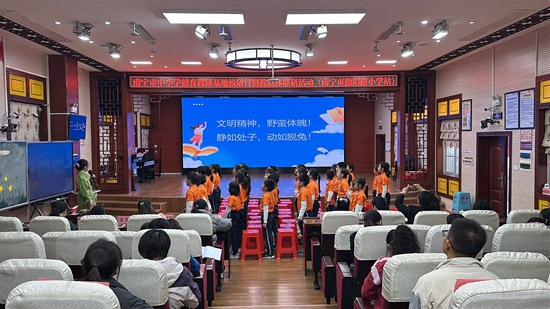 三（4）班《從“旁觀者”到“劃槳者”：體育品德賦能成長(zhǎng)》主題班會(huì)。學(xué)校供圖