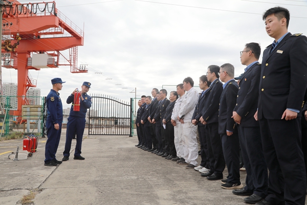 消防演練現(xiàn)場。李紅志攝