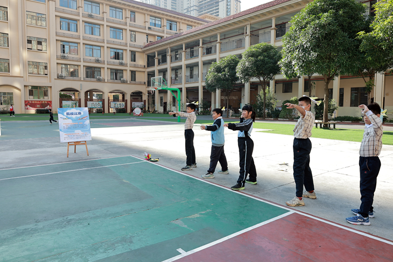 航模飛行。莫淑雅攝