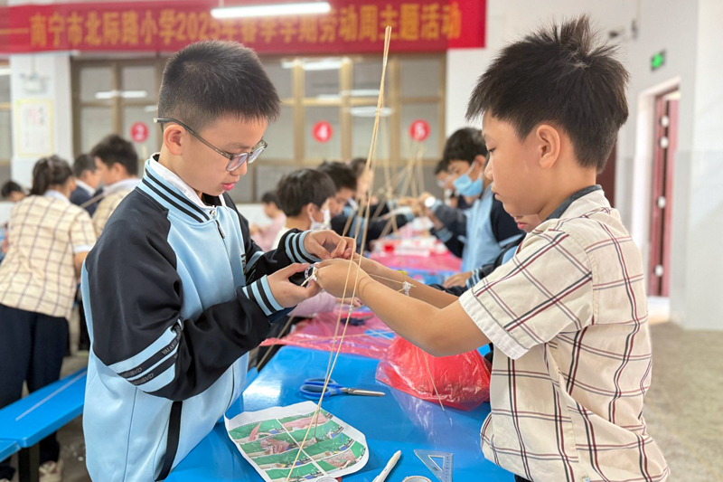 雞蛋撞地球。莫淑雅攝