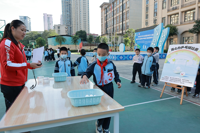 離心兵乓球。莫淑雅攝