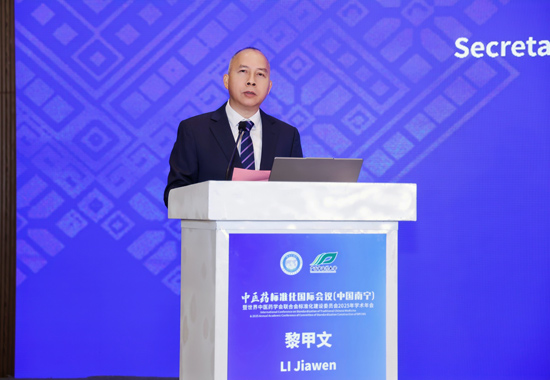 自治區(qū)衛(wèi)生健康委黨組成員，中醫(yī)藥局黨組書(shū)記、局長(zhǎng)黎甲文致辭。廣西中醫(yī)藥大學(xué)供圖