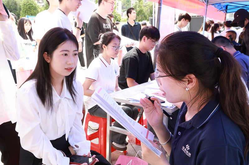 2025年雙選會現(xiàn)場。廣西現(xiàn)代職業(yè)技術(shù)學(xué)院供圖
