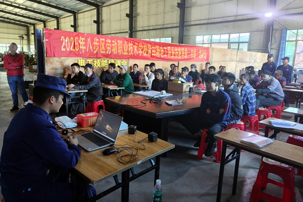 消防安全理論課現(xiàn)場。