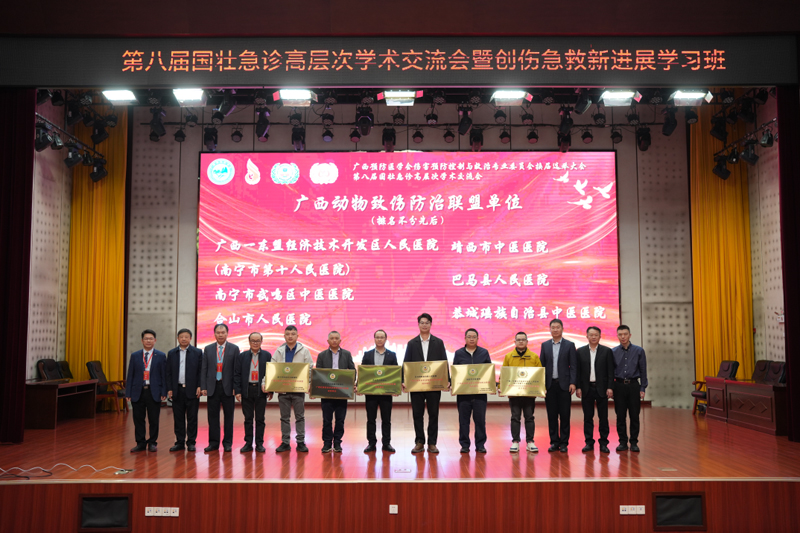 授牌儀式現(xiàn)場。梁穎慧攝