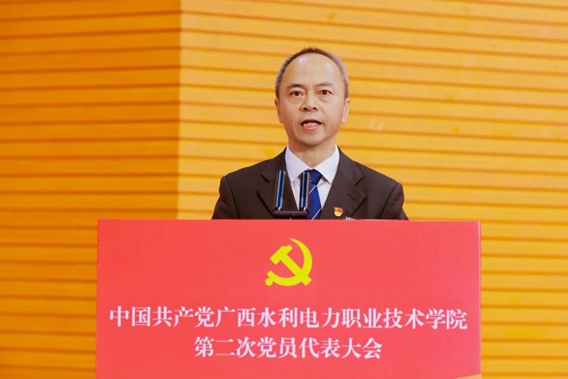 陳潤(rùn)東致辭。學(xué)校供圖