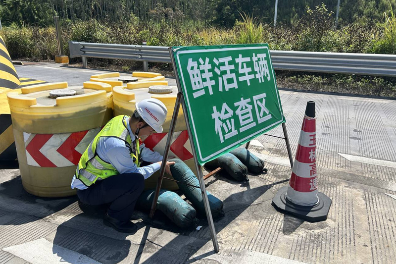 開(kāi)展安全風(fēng)險(xiǎn)排查。林冬梅攝