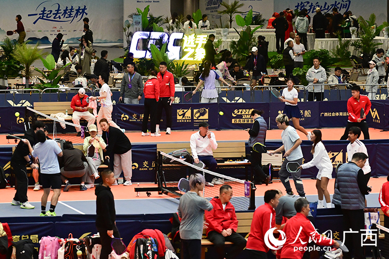 比賽現(xiàn)場(chǎng)十分熱鬧。人民網(wǎng) 雷琦竣攝