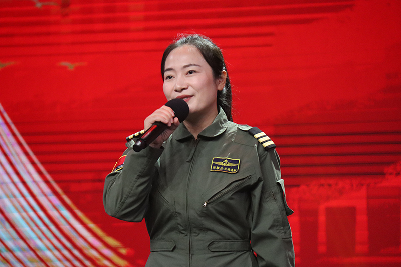 畢敏杰在進(jìn)行宣講。