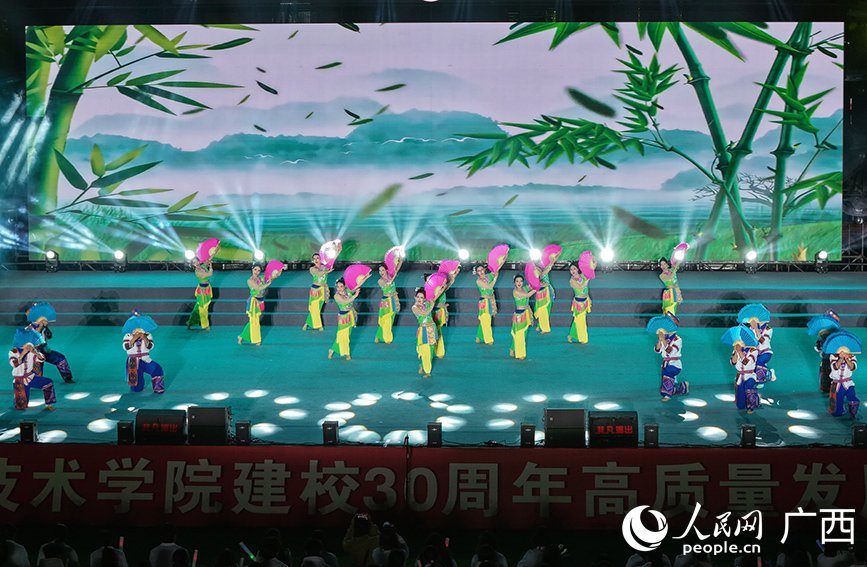 晚會現(xiàn)場。人民網(wǎng) 付華周攝