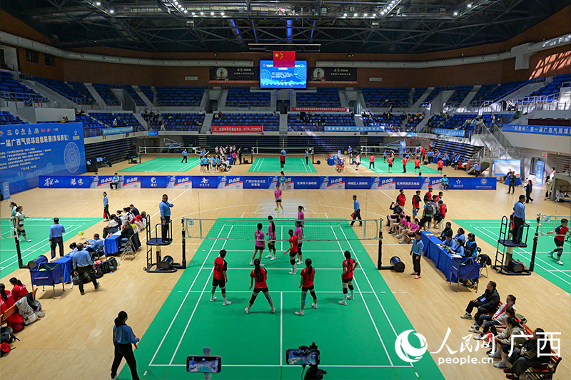 比賽現(xiàn)場，各地代表隊(duì)比拼。人民網(wǎng) 梁章暉攝