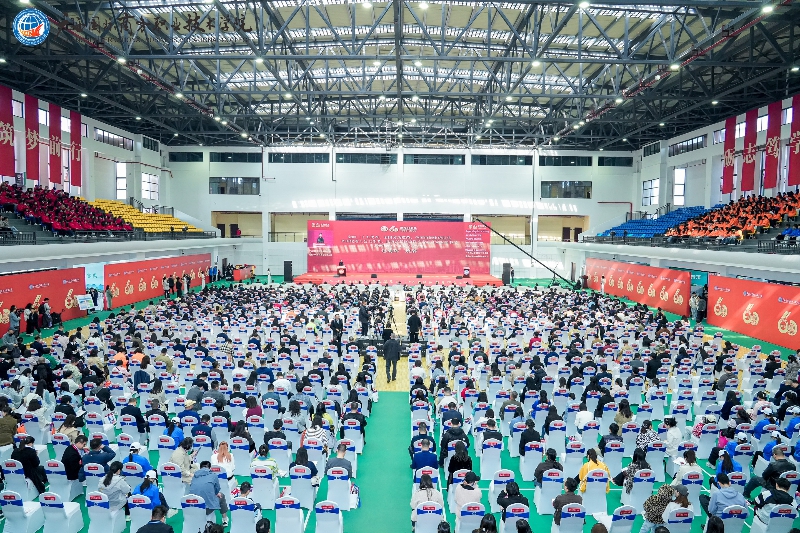 會議現(xiàn)場2000人齊聚一堂。廣西國際商務(wù)職業(yè)技術(shù)學(xué)院供圖